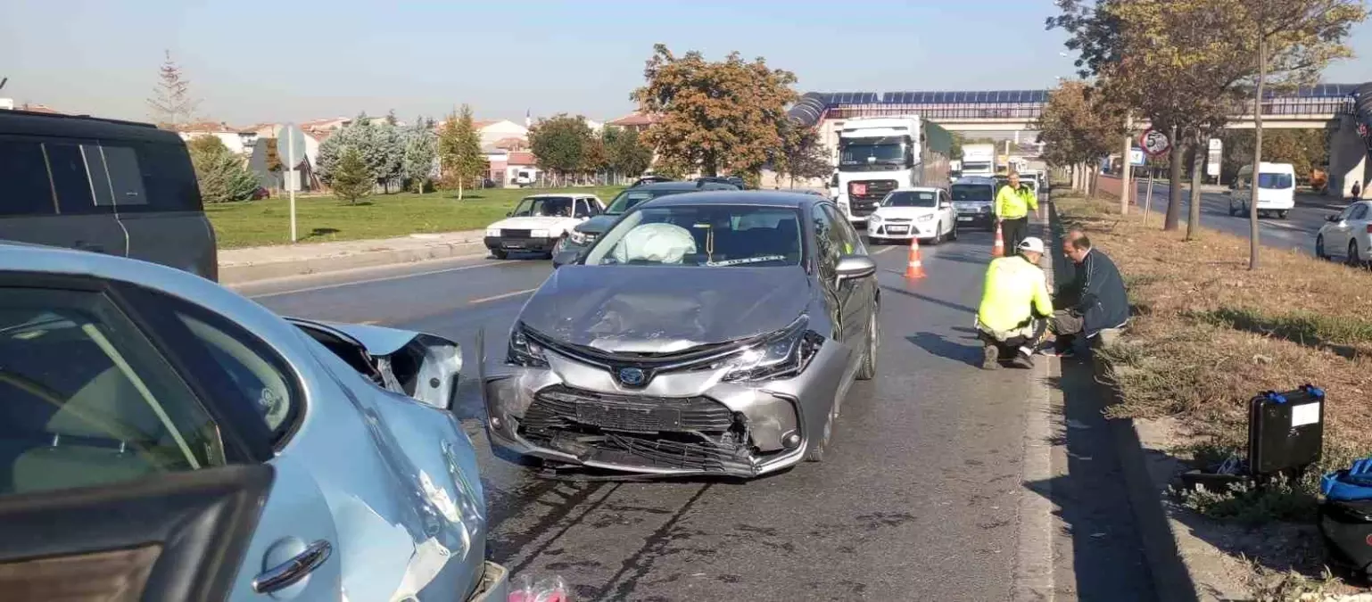 Eskişehir’de 3 Araçlı Trafik Kazası: 1 Yaralı