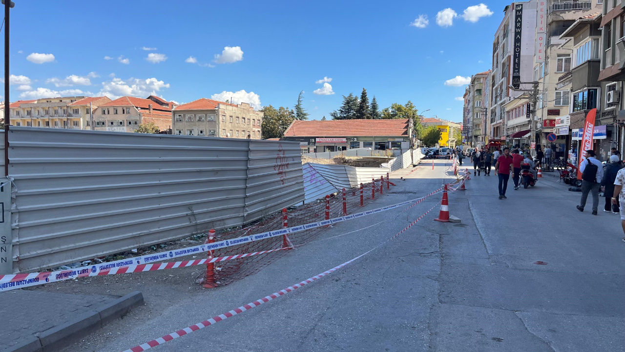 Eskişehir’de Yol Çöktü, Faciadan Dönüldü!