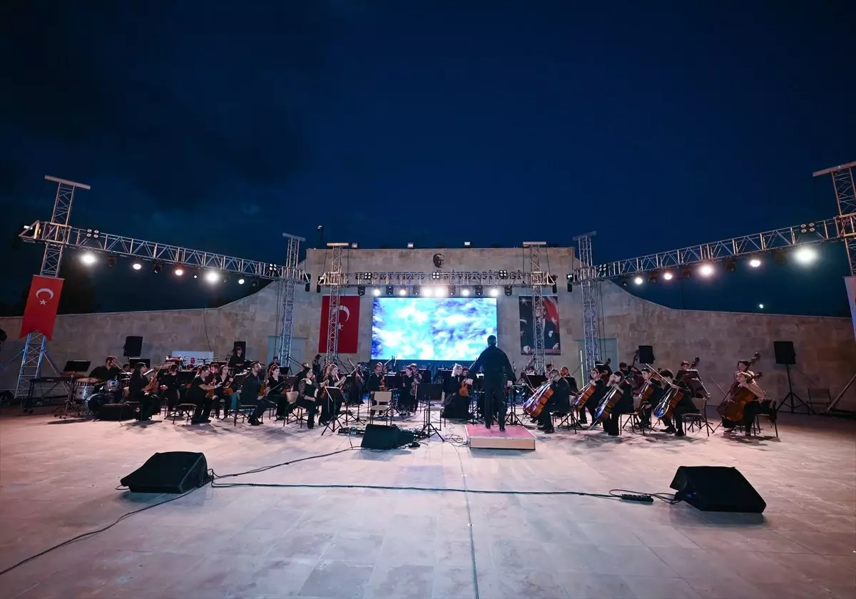 Hacettepe Üniversitesi Senfoni Orkestrası’ndan Elektro Çello İkilisiyle Muhteşem Konser