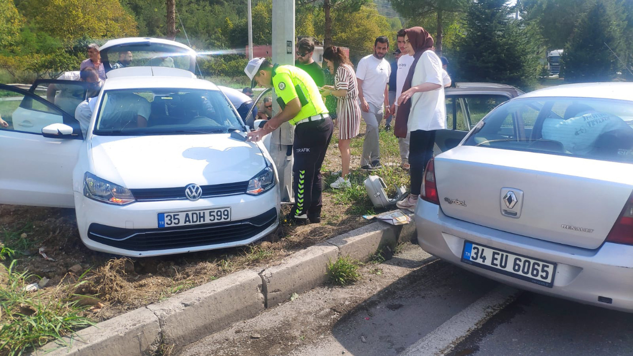 İki Otomobil Çarpıştı Hemşireler de Dahil 7 Yaralı!