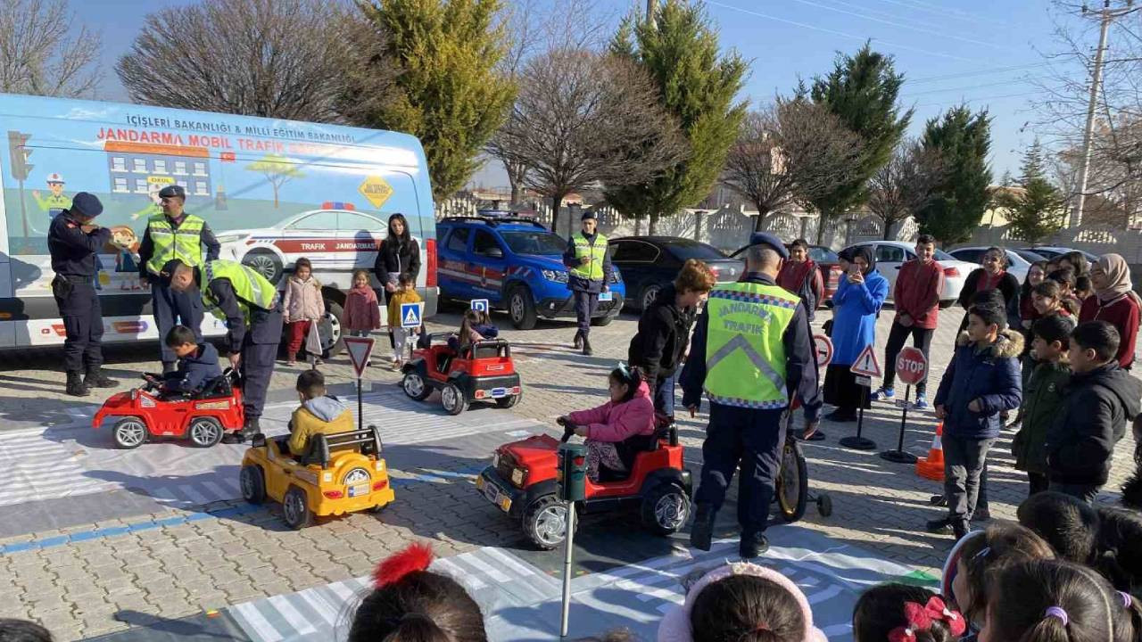 Jandarmadan Öğrencilere Trafik Eğitimi