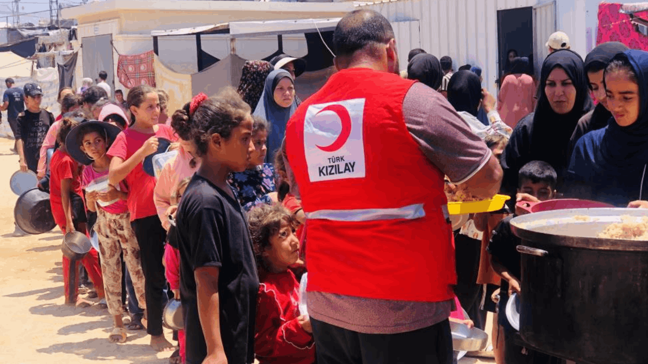 Kızılay’dan Kıtlığın Eşiğindeki Gazze’ye Gıda Yardımı