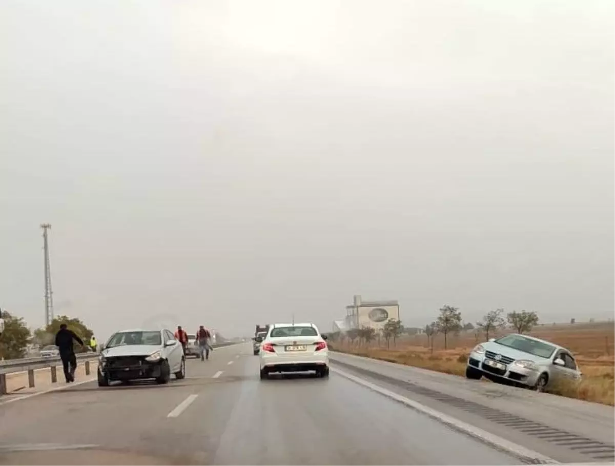 Kulu’da Toz Fırtınası ve Yağmur Zincirleme Kazaya Sebep Oldu