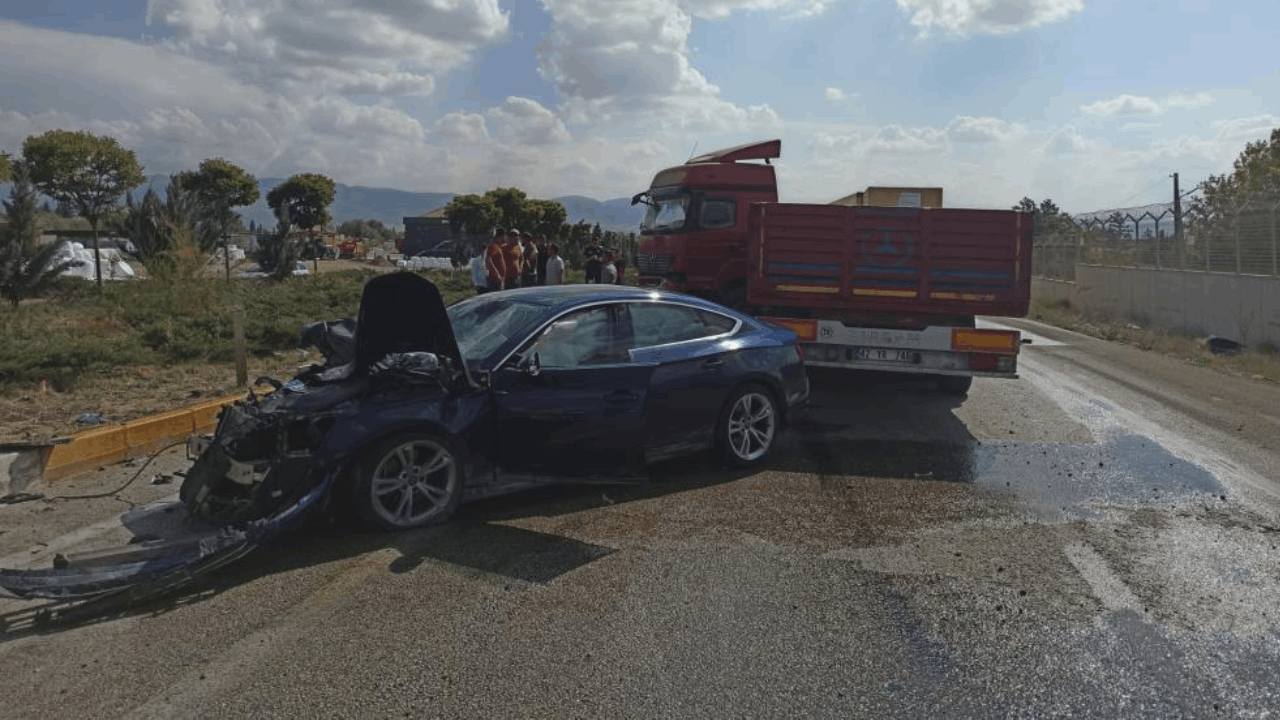 Konya’da TIR ile Otomobil Çarpıştı, 2 Yaralı