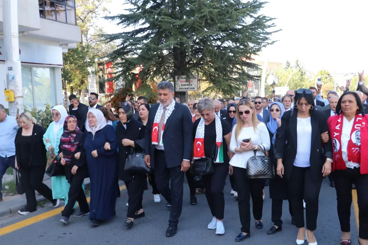 Milli Yol Partisi, İsrail’in Gazze Saldırılarına Karşı Protesto Düzenledi