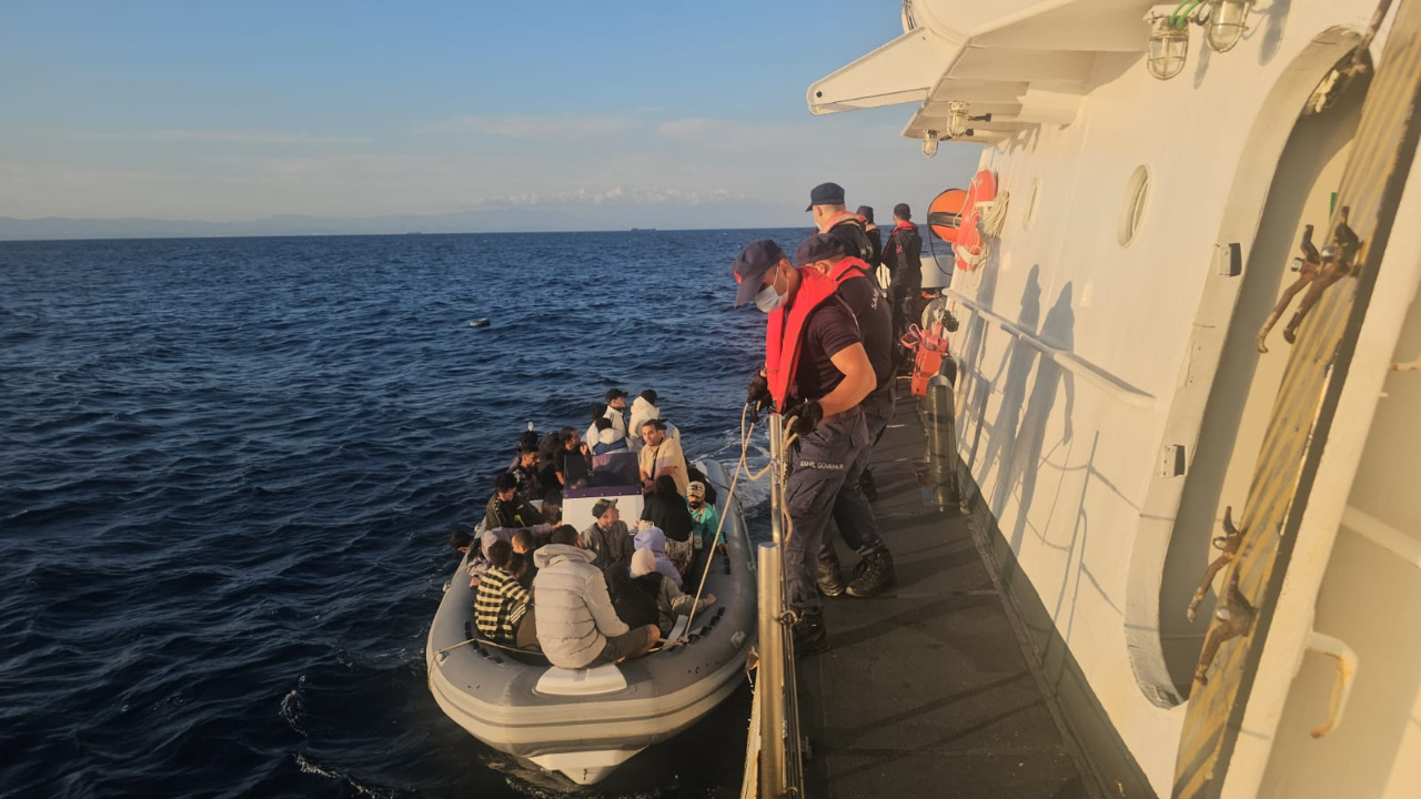 Muğla’da Sürüklenen Bottan 27 Göçmen Kurtarıldı