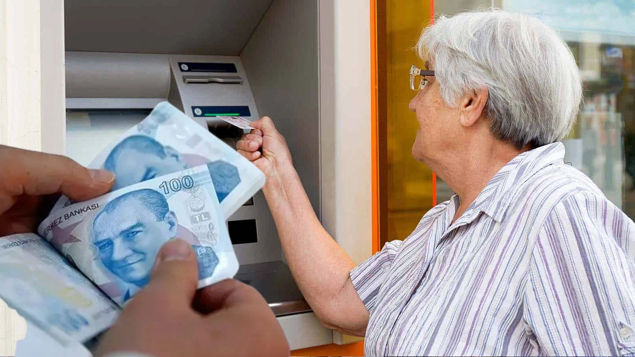 Parasını ATM’den Çeken Emekliler Dikkat! 24 Bin Liraya Yükseldi