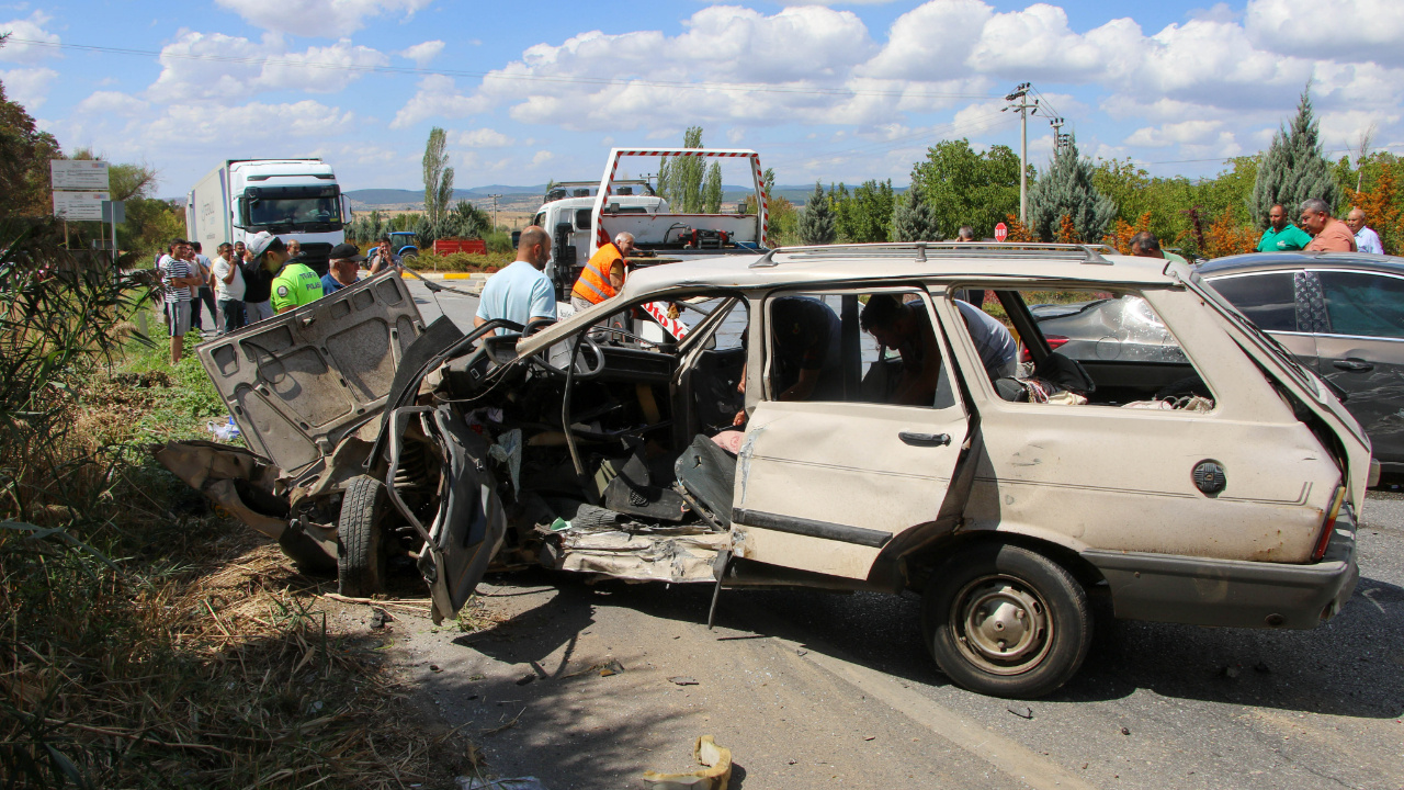 Uşak’ta Trafik Kazası: 1 Ölü, 4 Yaralı