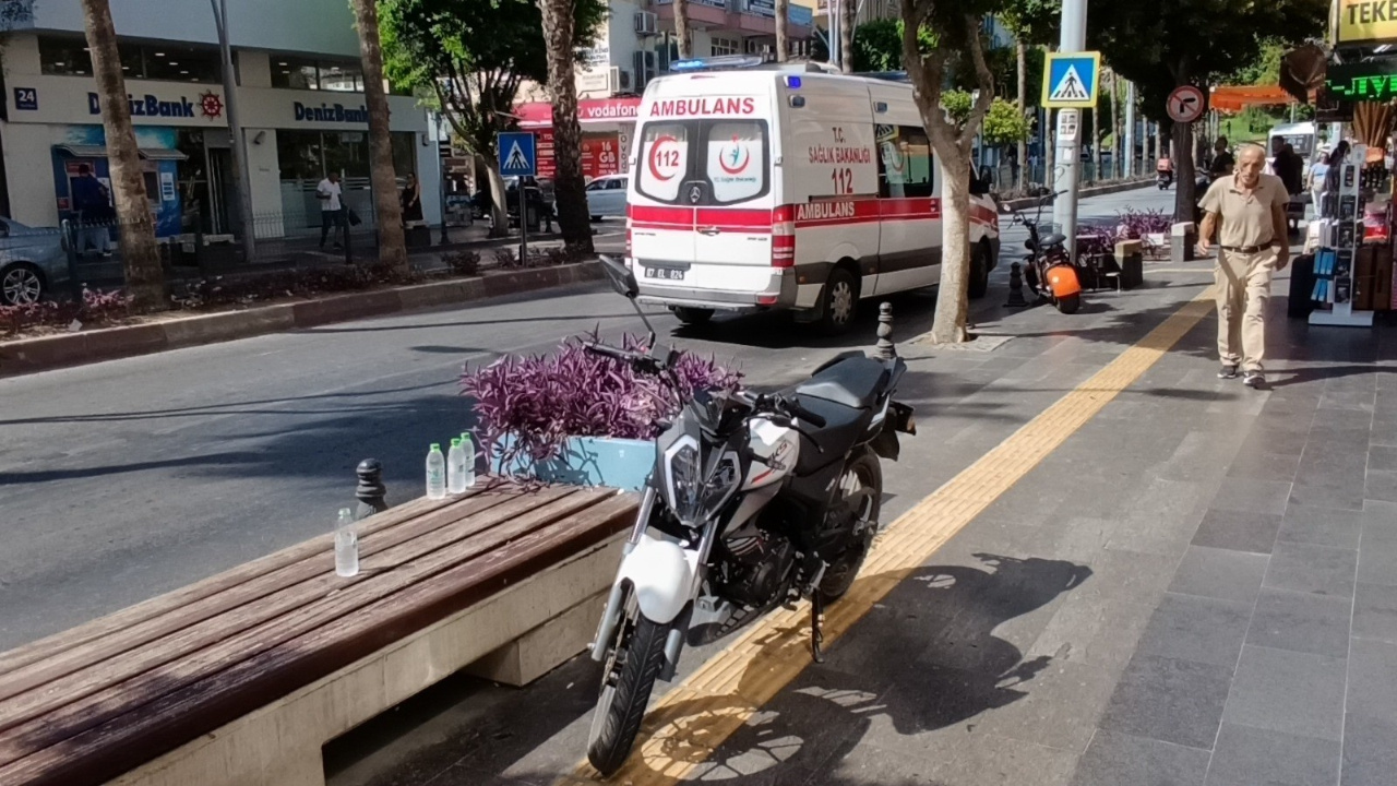 Yayalara Çarpmamak İçin Ani Fren Yapan Motosiklet Sürücüsü Yaralandı