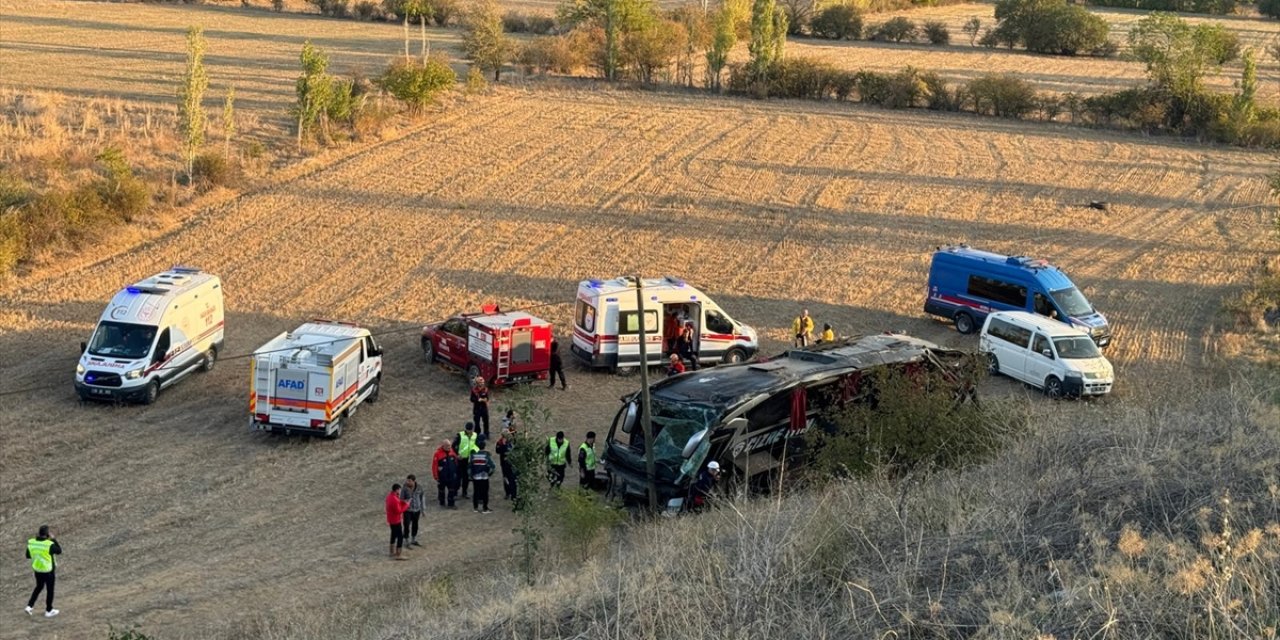 Afyonkarahisar’da yolcu otobüsü devrildi