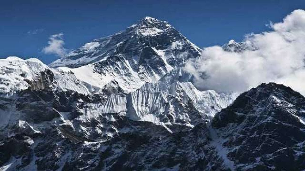 Everest Dağı her yıl yaklaşık 2 milimetre uzuyor