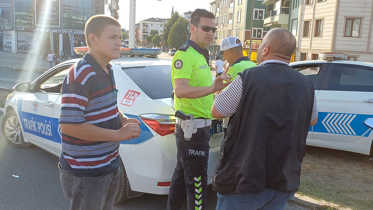 Ceza yazan polise sözleri şoke etti: Bir ‘Alo’ dememe bakar! Motosiklet sürücüsü cezadan böyle kaçmaya çalıştı