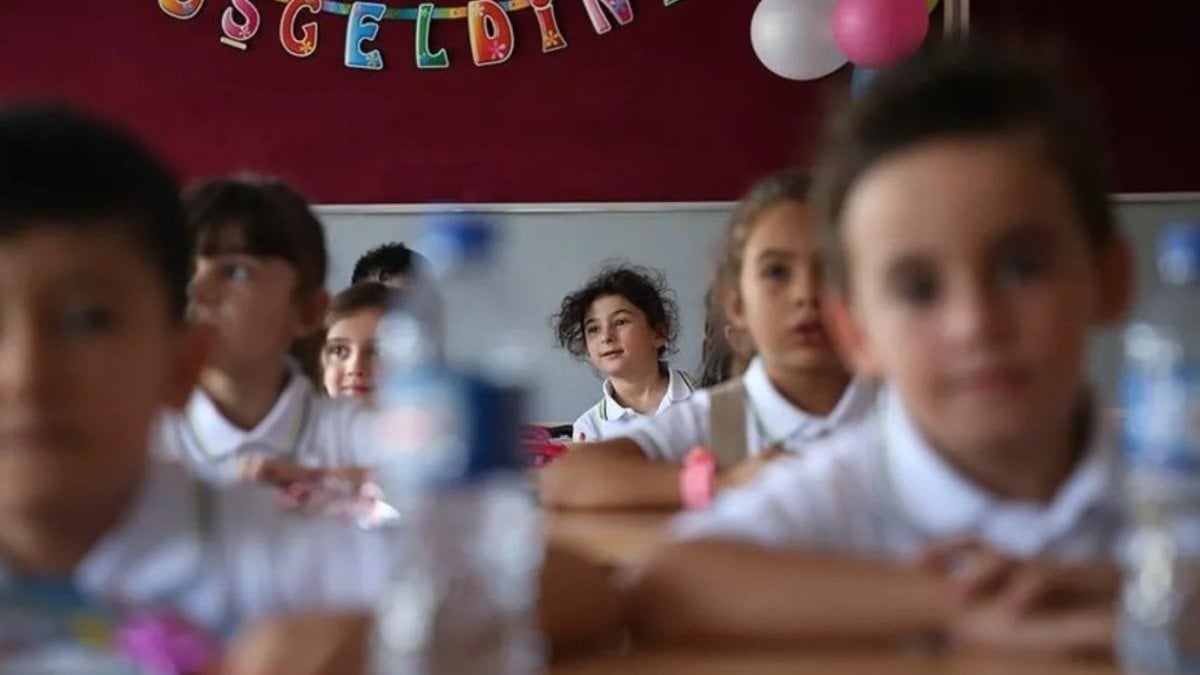 Belediyeden devlet okullarına büyük destek! Çocuklara ücretsiz oluyor, şişesini alıp giden dolduracak