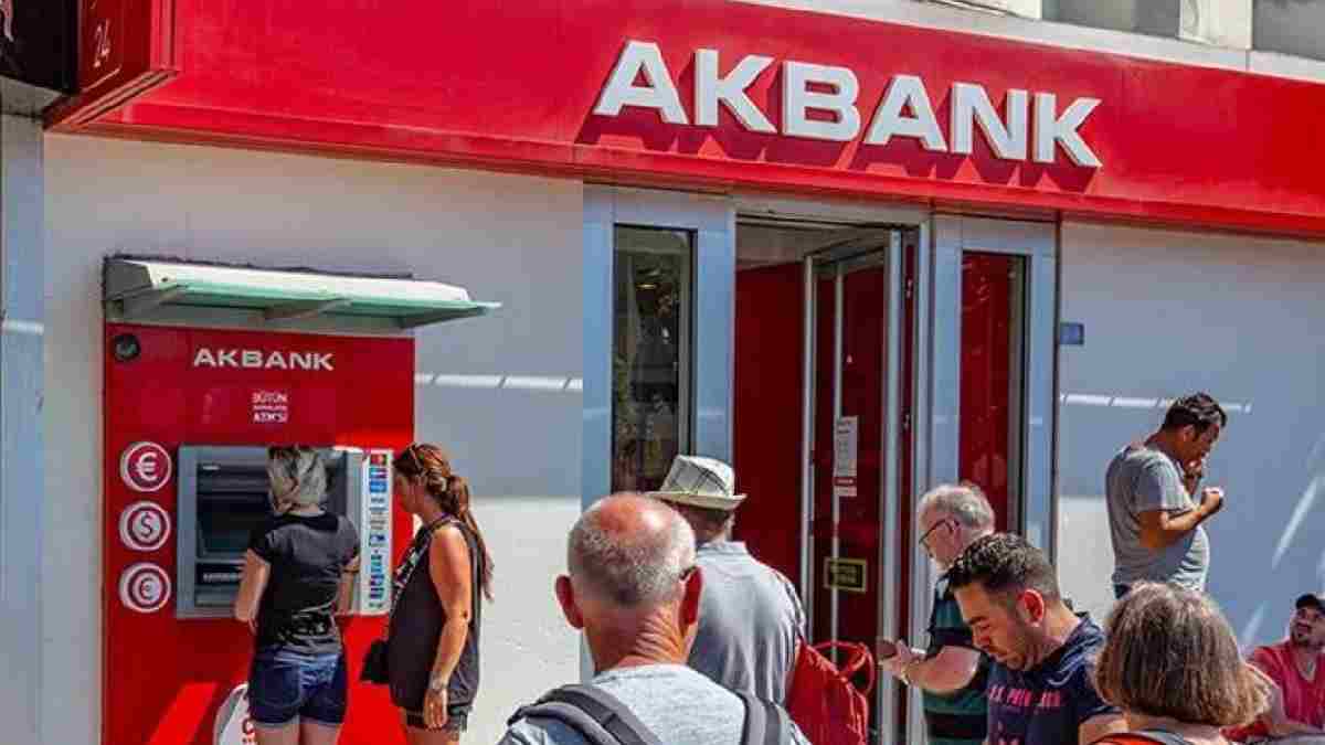 Akbank’ta yaşanan skandal dev bankaya da sıçradı! Parasını çekmeye giden müşteriler eksi bakiyeyle karşılaştı: Kriz tüm dünyada