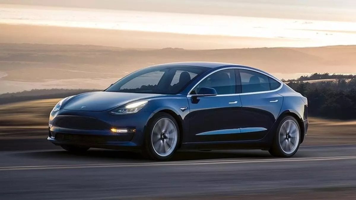 Tesla arabası olanlara kötü haber! Herkesin sevdiği özellik çıkarılıyor: Bu karar herkesi çok kızdıracak