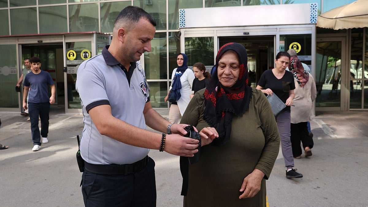 Evde çalınır diye yanında taşıdığı altınları öyle bir yerde unuttu ki…! Güvenlik görevlisi bulmasa düğün takıları kaybolacaktı