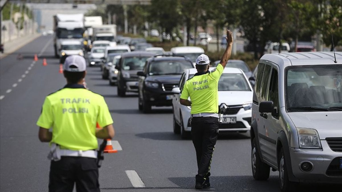 Trafikte denetim başladı: Arabasında olan söksün, cezası büyük