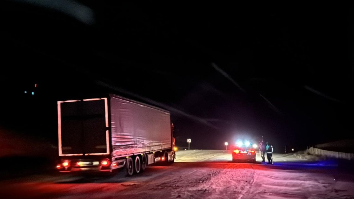 Kop Dağı Geçidi’nde tipi ve buzlanma: Ulaşımda aksamalar yaşanıyor