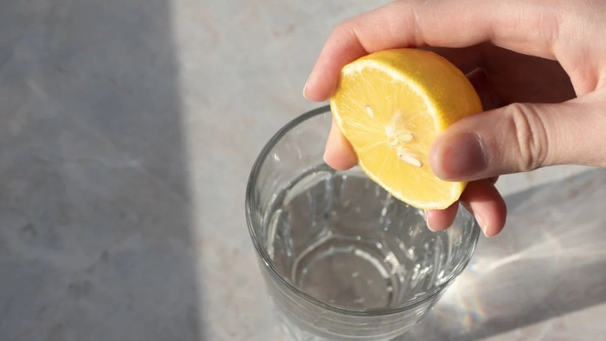 Güne limonlu suyla başlayanlar yandı! Faydalı sanılıyordu meğer çok zararlıymış