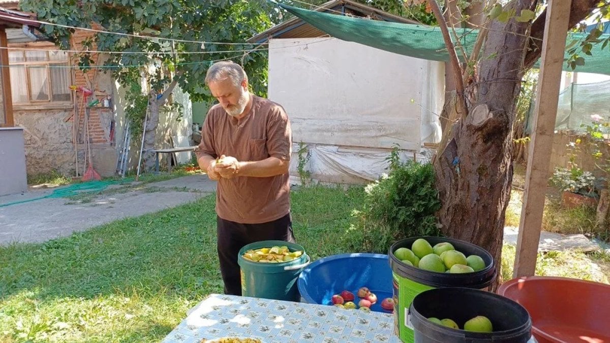 Annesinin hastalığına iyi geliyor diye başladı, talep yağdı! 12 çeşit üretiyor, bir kaşığında bin fayda yatıyor