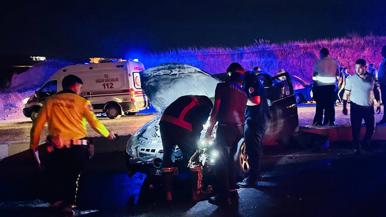 Adıyaman’da İki Otomobil Çarpıştı 6 Yaralı