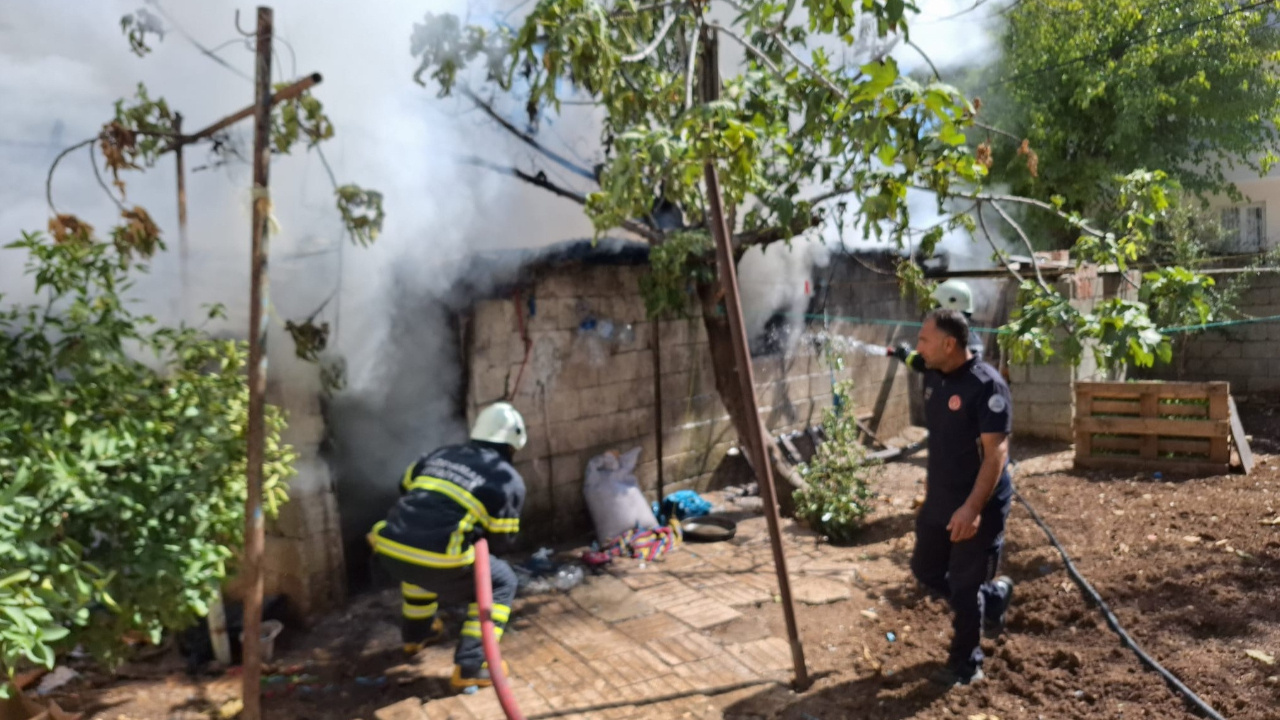 Adıyaman’da Korkutan Yangın: 2 Kişi Dumandan Zehirlendi