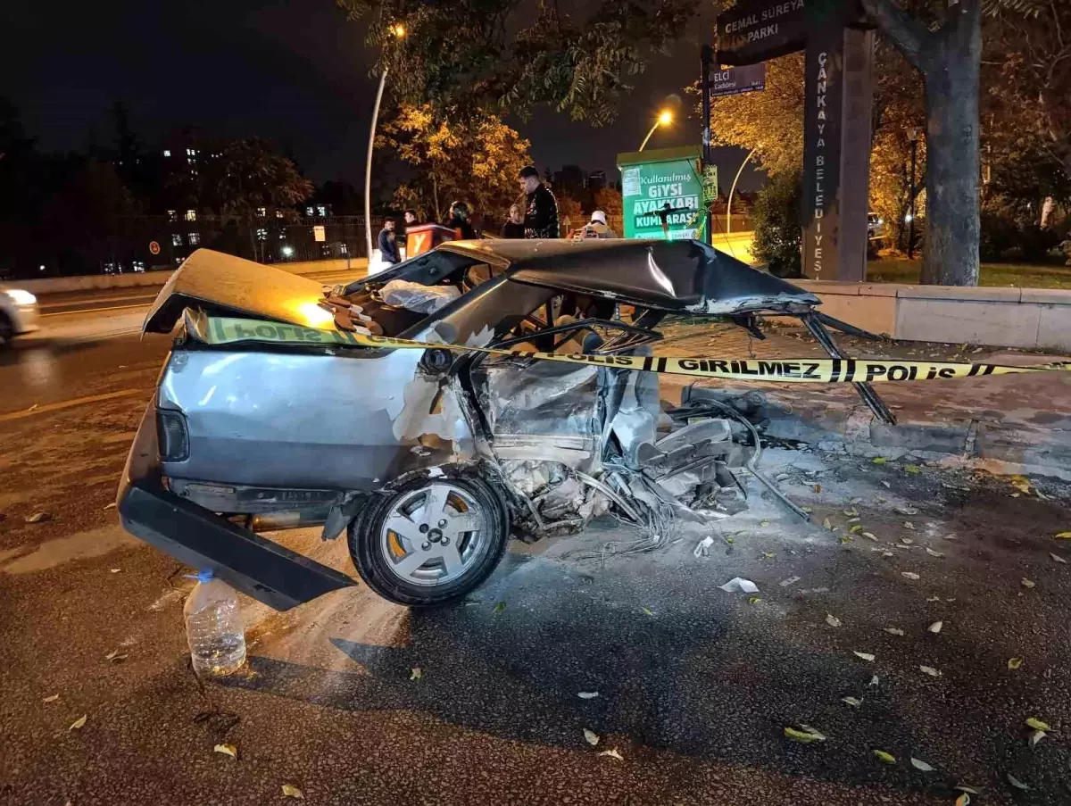 Ankara’da Otomobil Ağaca Çarptı, 2 Yaralı