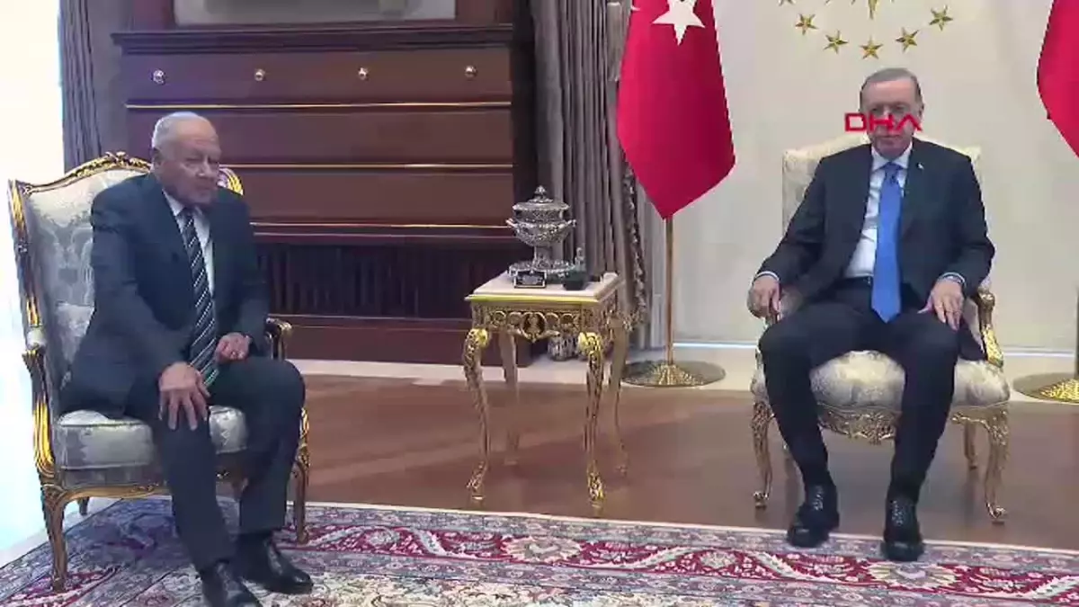 ANKARA Cumhurbaşkanı Erdoğan, Arap Birliği Genel Sekreteri Ahmed Ebu Gayt’ı Cumhurbaşkanlığı Külliyesinde kabul etti