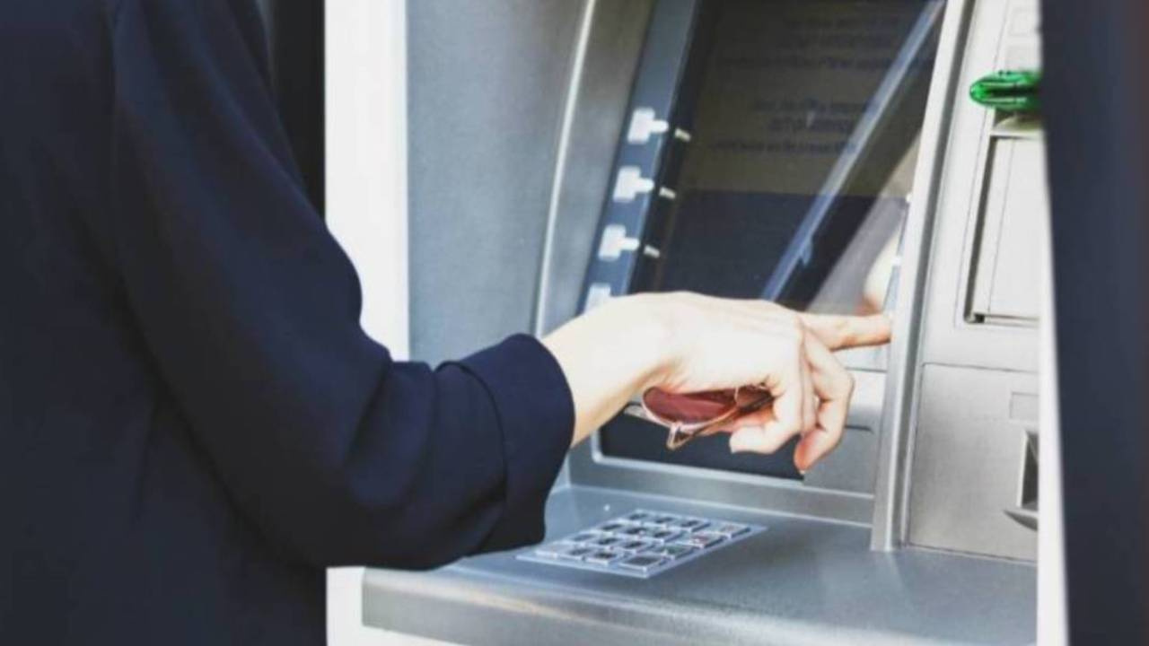 ATM Oyunu Ortaya Çıktı, Paralar Buhar Oldu! Ünlü Banka Müşterilerine Dava Açmaya Başladı