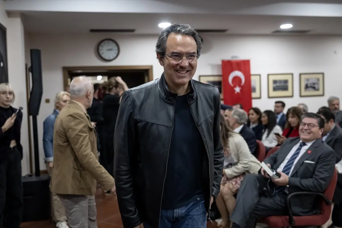 Kolombiyalı Yazar Juan Gabriel Vasquez, ‘Kurmacanın Yeri’ Konferansında