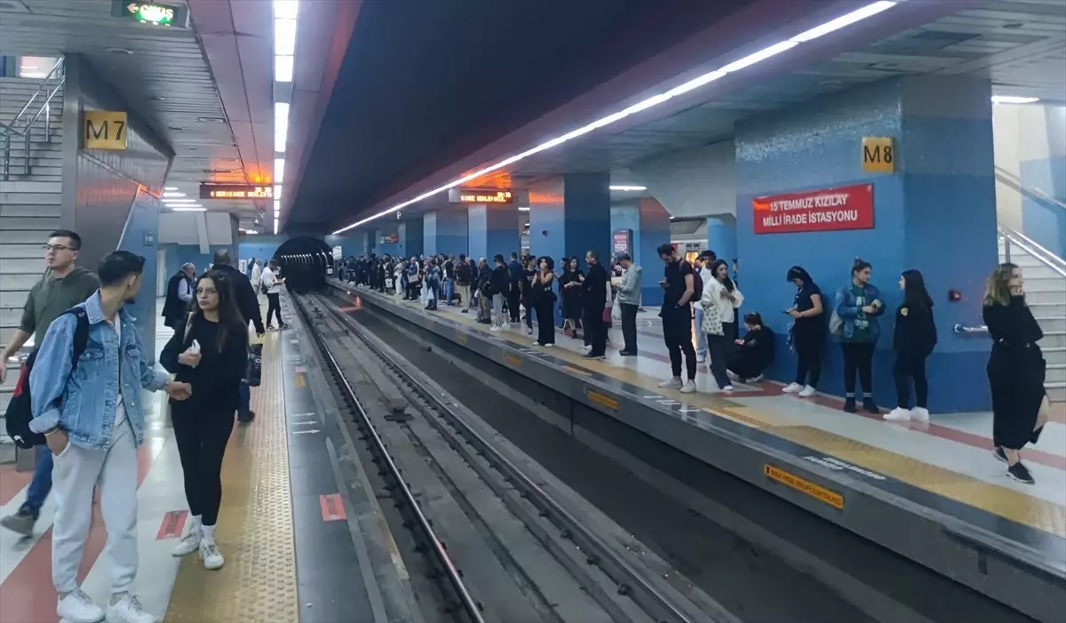 Başkentte Metro Hattında Arıza, Seferler Aksadı