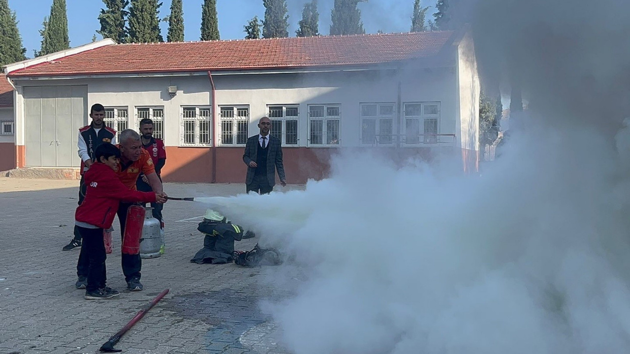 Bilecik’te İlkokul ve Ortaokul Öğrencilerine Yangın Eğitimi Verildi