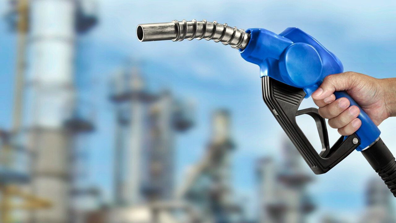 Petrol Fiyatları Bir Günde Yüzde 5 Yükseldi: O Konuştu Piyasalar Karıştı