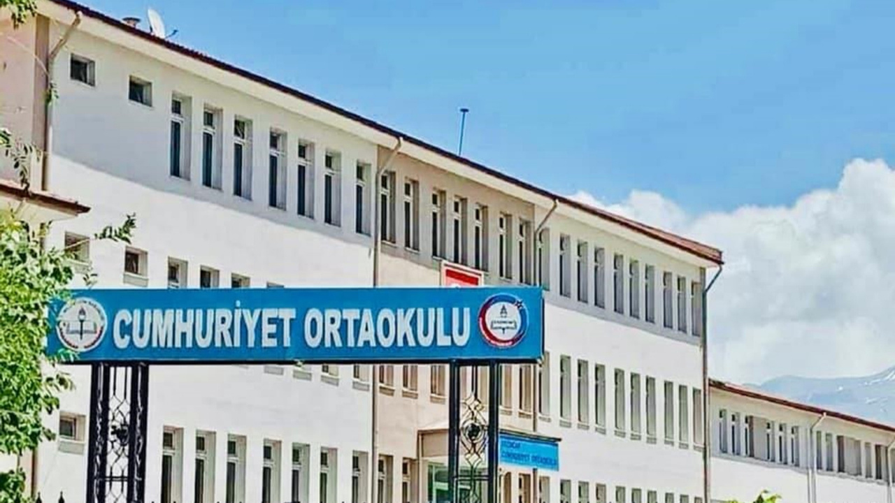 Cumhuriyet Ortaokulu Öğretmenlerinden Derin Hayatını Kaybetti