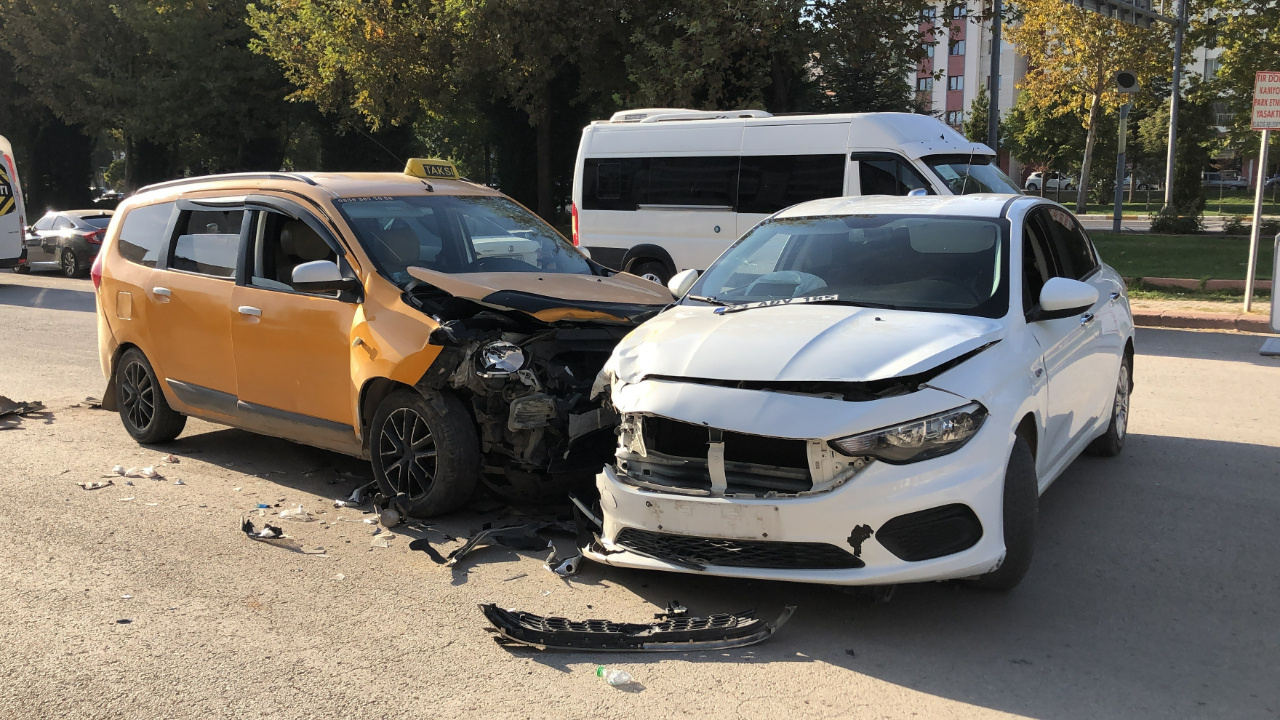 Elazığ’da Trafik Kazası: 2 Yaralı