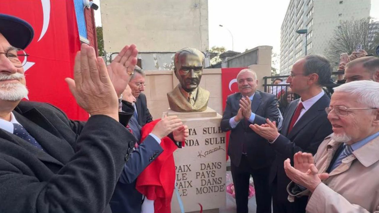 Fransa’da Bir İlk! Paris’te Atatürk Büstü Açıldı