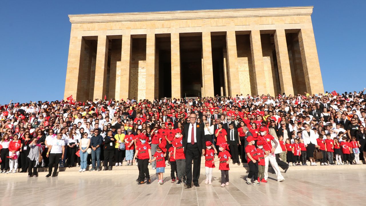 LÖSEV’den 40 Bin Kişiyle Anıtkabir Çıkartması