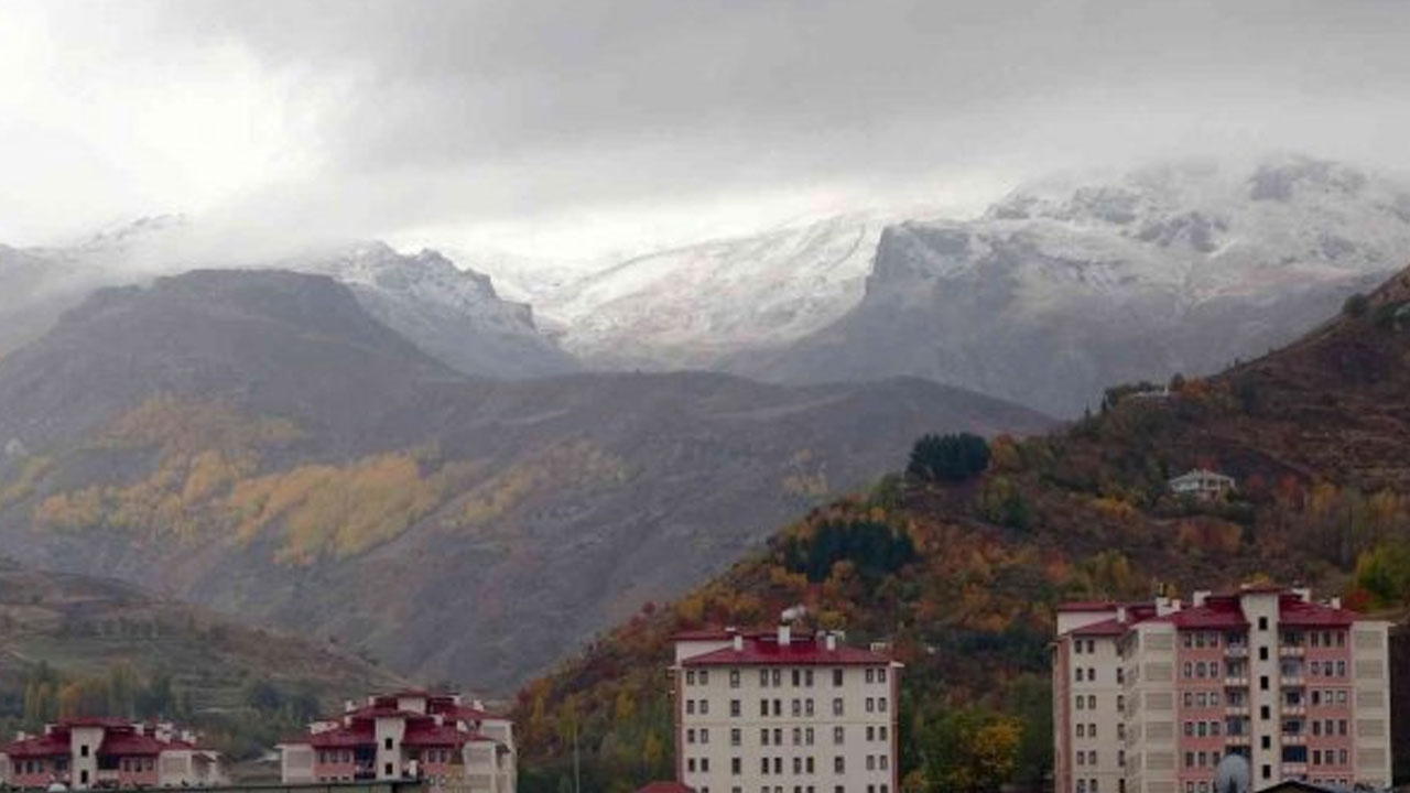 Muş’a Mevsimin İlk Karı Düştü