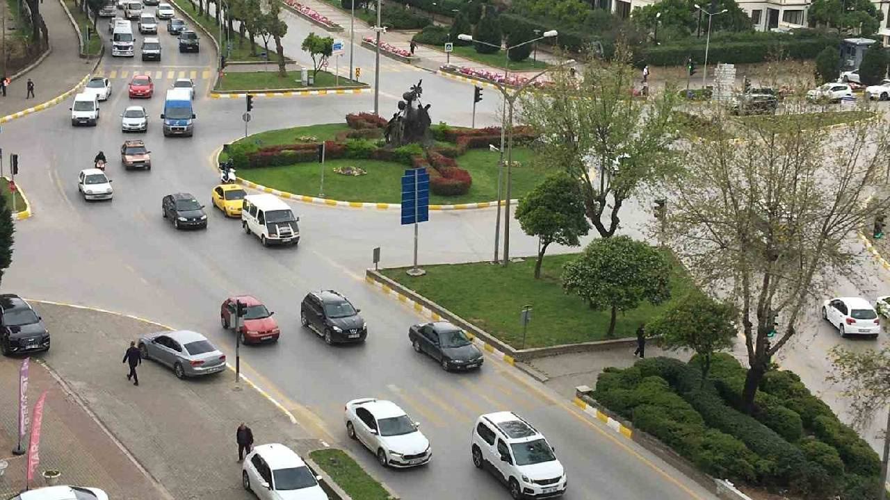 Polis’in Kovalayarak Yakaladığı Araç Trafikten Men Edildi