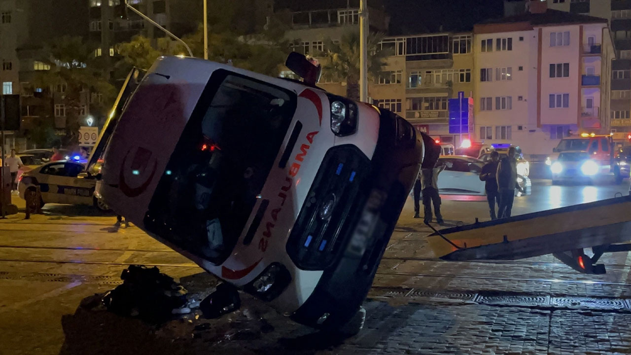 Samsun’da Kaza! Tramvay ile Ambulans Birbirine Girdi: 4 Yaralı