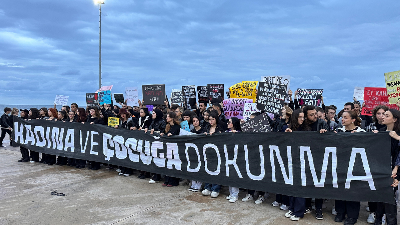 Samsun’da Üniversite Öğrencileri Kadın Cinayetleri için Protesto Yaptı