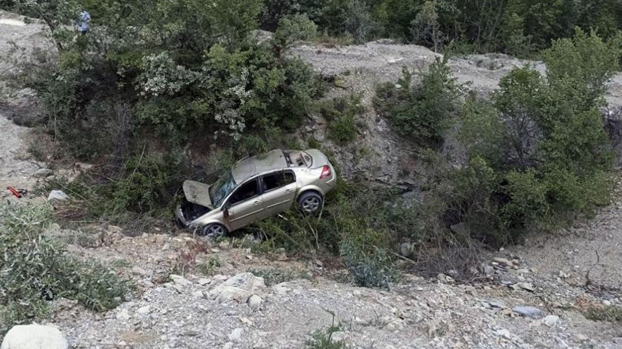 Sinop’ta Otomobil Dereye Devrildi: 1 Ölü 2 Yaralı