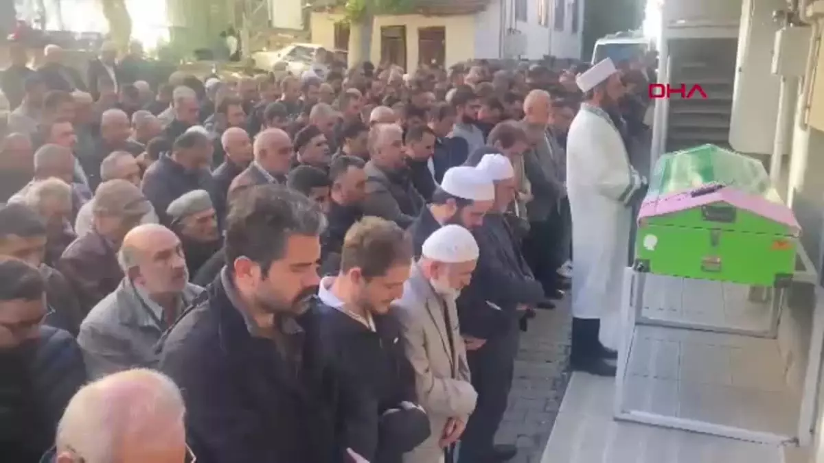 Kamyon-Hafif Ticari Araç Çarpışması: Öğretmen Hayatını Kaybetti