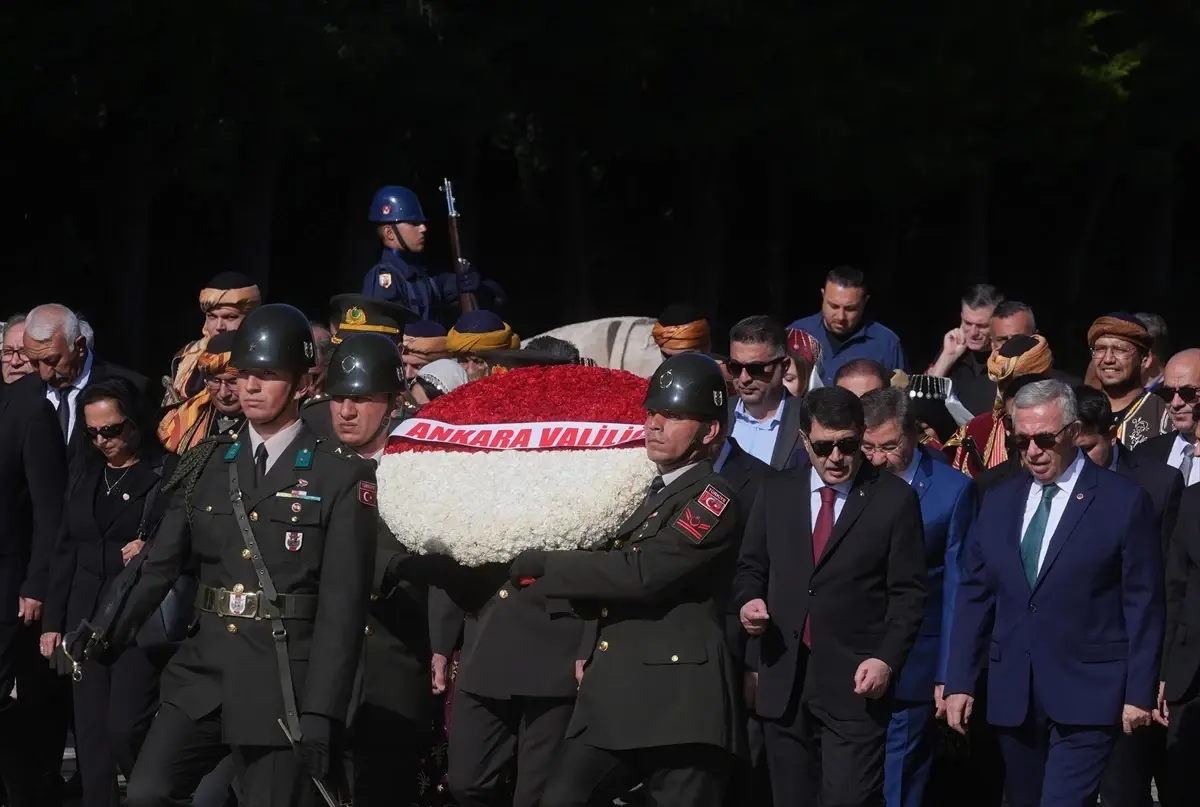 Vali Şahin, Ankara’nın başkent oluşunun 101. yılı dolayısıyla Anıtkabir’i ziyaret etti