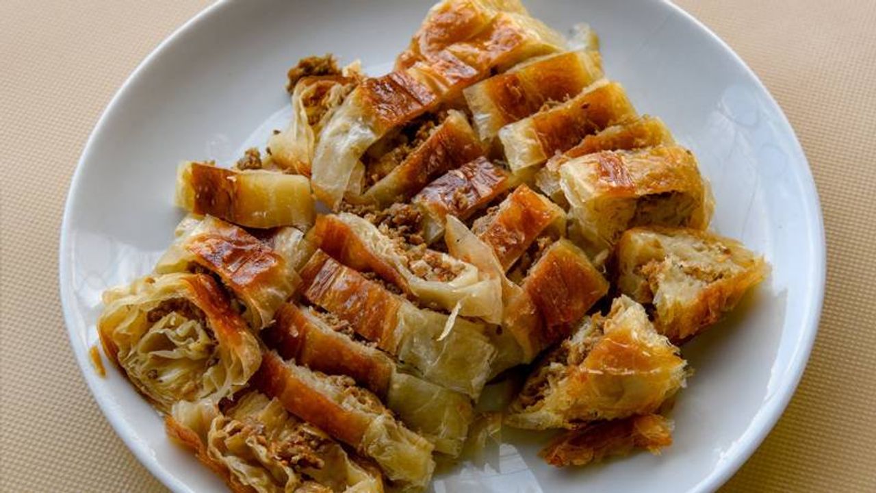 Ünlü börek markasında sakatat çıktı! - Ege'de Sonsöz