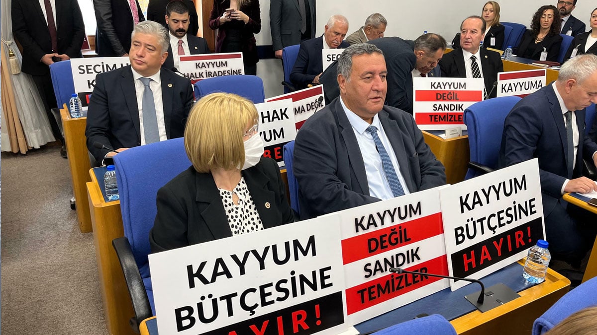 CHP ve DEM Partili vekillerden Meclis’te kayyım protestosu