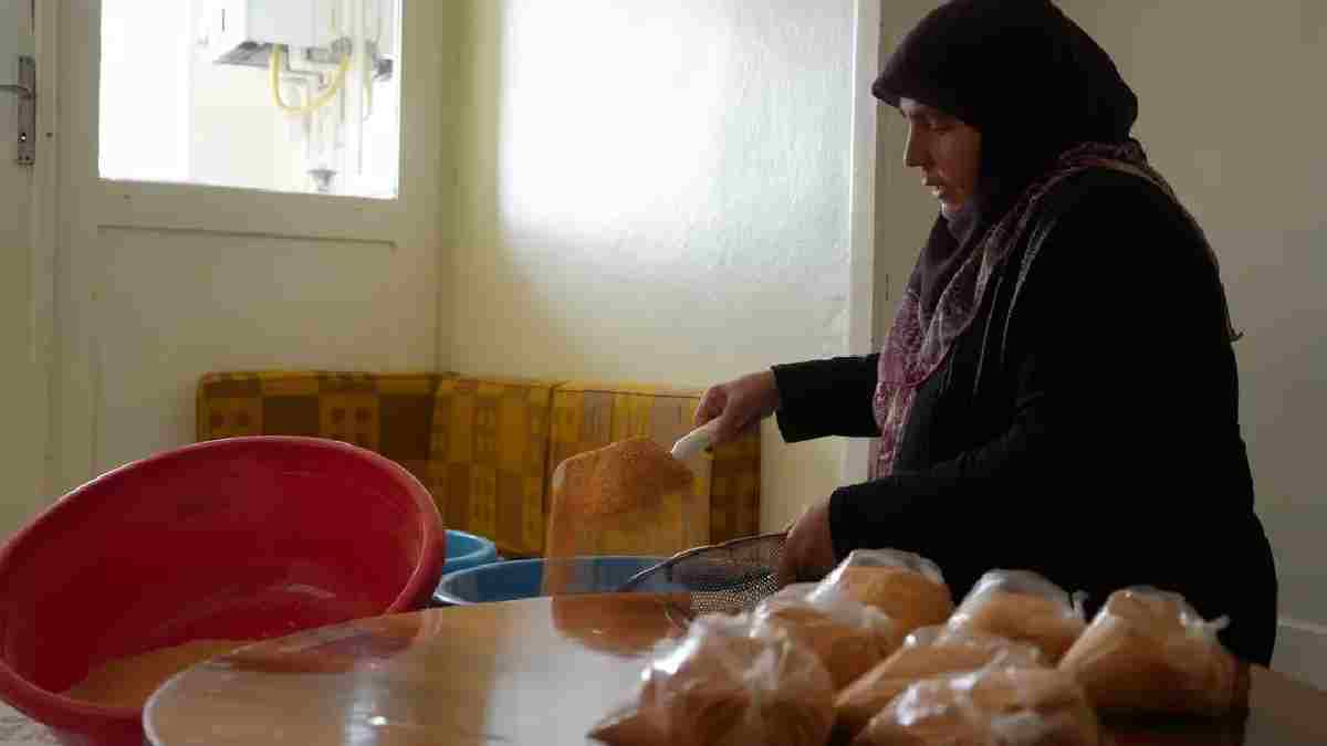 Tescilli ürünü tarhanayla birleştirdi talep patladı! Memleketini tanıtmak isterken kendini bir anda ticarette buldu!