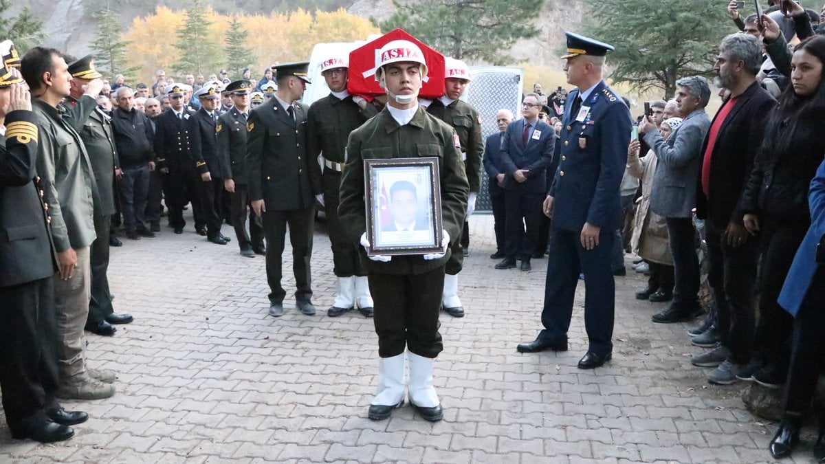 Şehit Deniz Teğmen Mustafa Kemal Öz son yolculuğuna uğurlandı