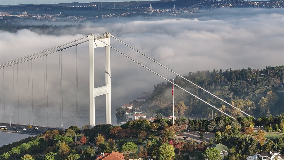 İstanbul Boğazı’nda gemi trafiğine sis engeli