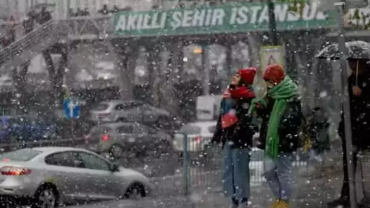 İstanbul’a yılın ilk karı hayırlı olsun! Megakent beyaz gelinliği giydi: O ilçelere lapa lapa kar yağdı